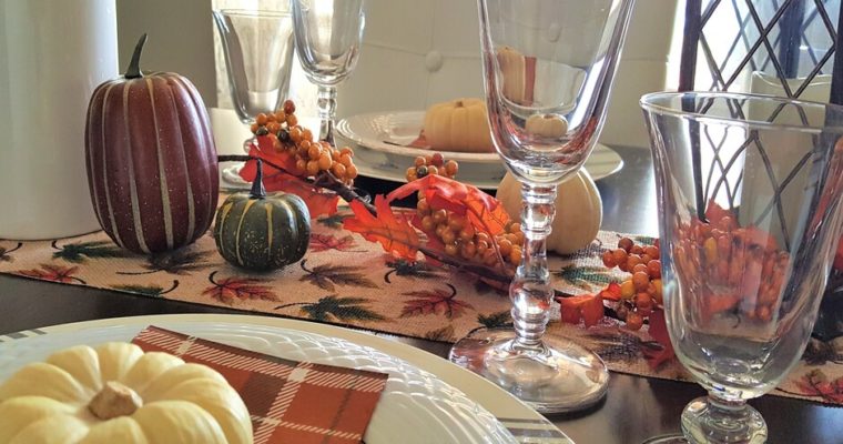 Simple thanksgiving table setting